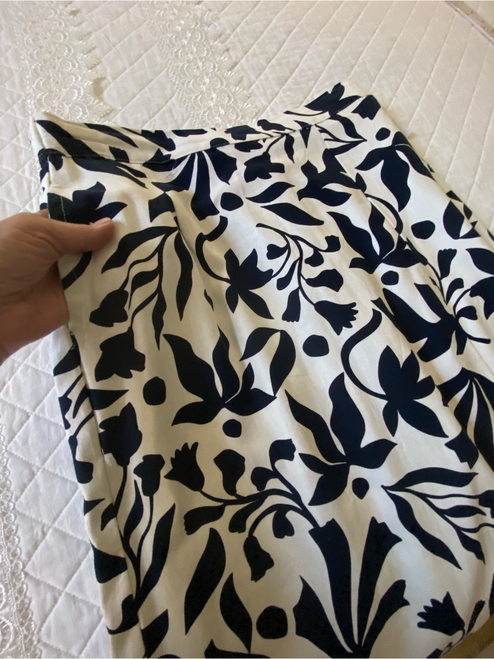 Time and Tru Navy and White Floral Pull On Midi Skirt with Front Slit Size M - Picture 9 of 16